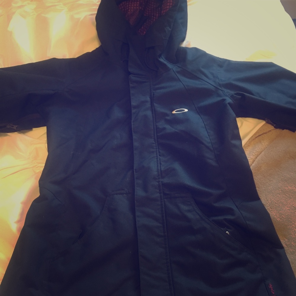 Women's Oakley snowboarding set.
